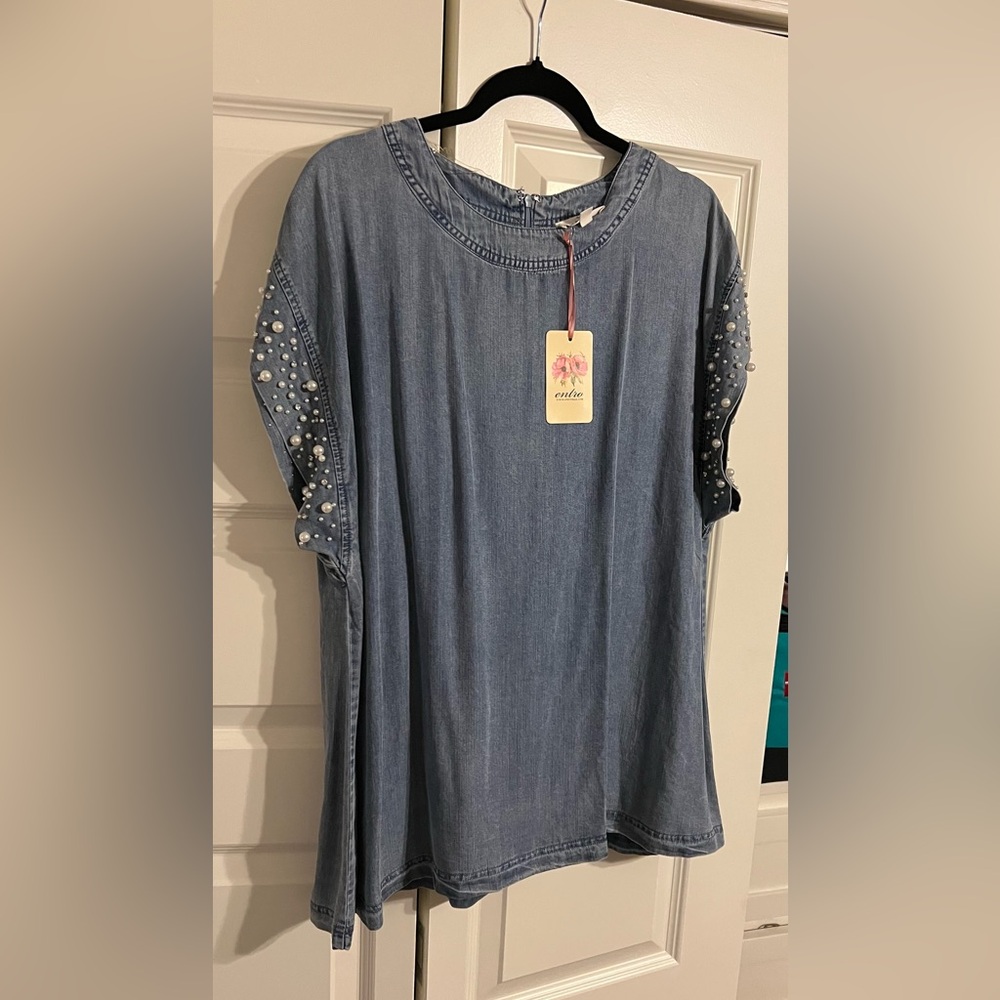 Entro chambray top with pearls and diamond accents on cap sleeves, size XL